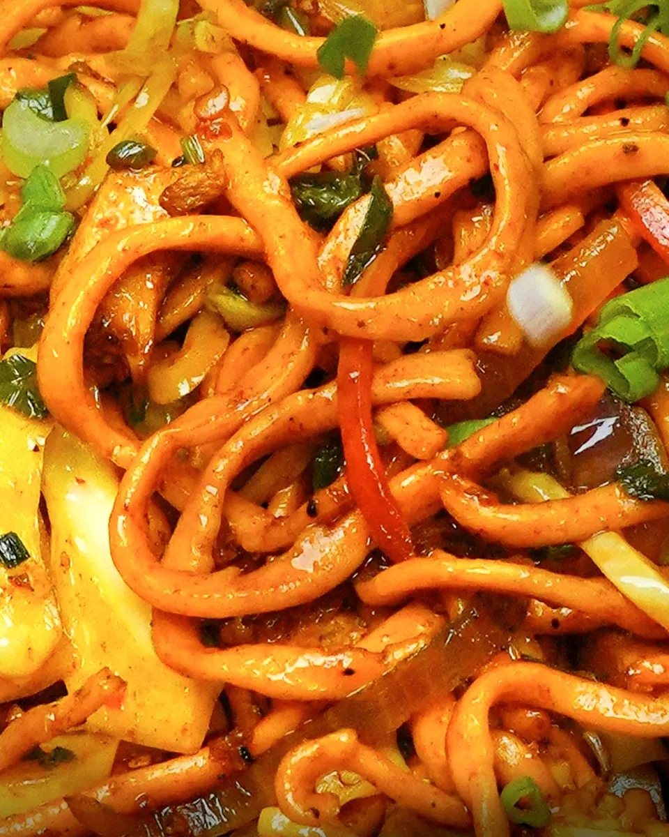 Chowmein, close